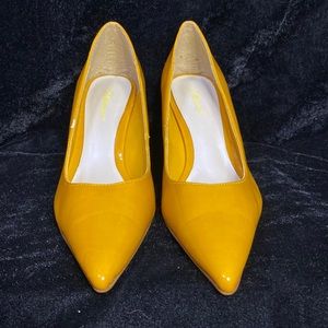 Vintage mustard heels